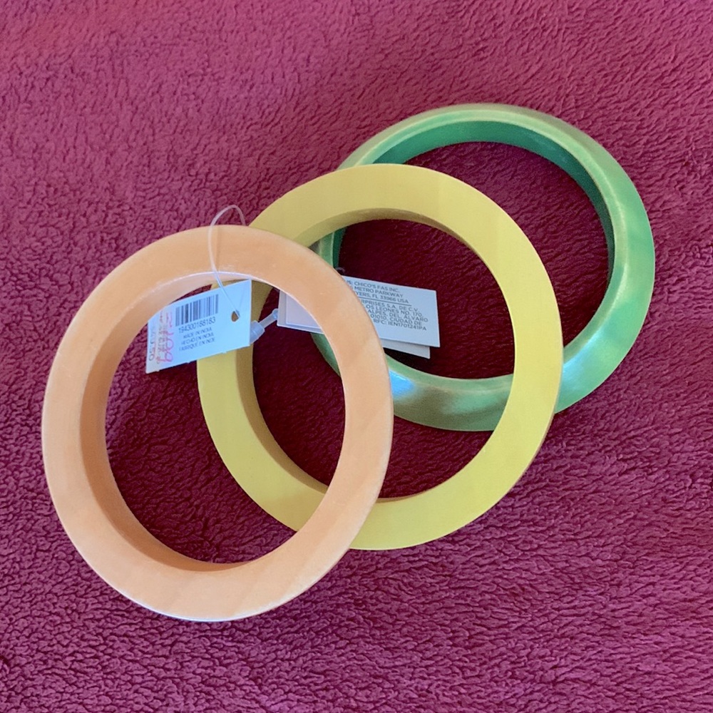 Chico’s 3-tone wooden bracelet set.